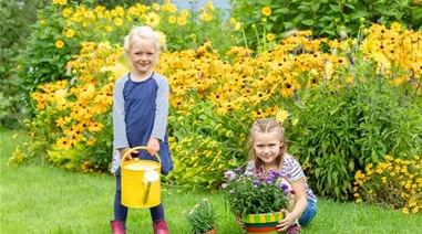 Kinder im Garten